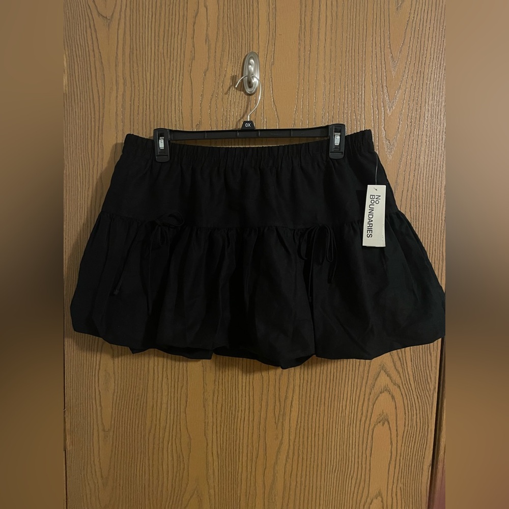 NWT No Boundaries Black Bubble Hem Ribbon Mini Skirt